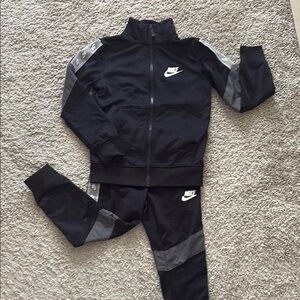 Nike Black and Gray Matching Set Athletic Wear